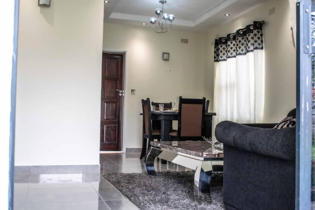 Lynm Residence Harare Buitenkant foto