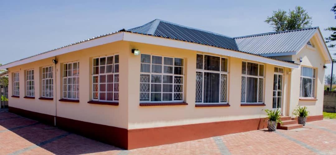 Lynm Residence Harare Buitenkant foto